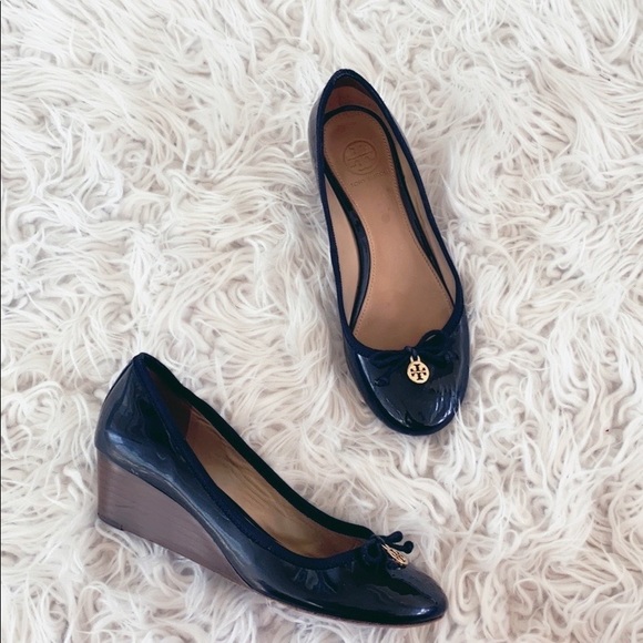 Tory Burch Shoes - • Tory Burch • Patent Black Wooden Wedge Shoes Women’s leather 7 Gold Logo